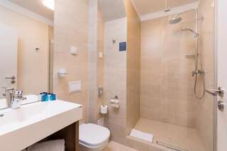 Отель Concorde Old Bucharest Hotel Бухарест Улучшенный номер с балконом-6