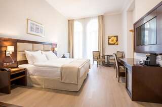 Отель Concorde Old Bucharest Hotel Бухарест Номер делюкс с балконом-9