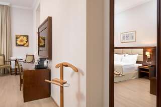 Отель Concorde Old Bucharest Hotel Бухарест Номер делюкс с балконом-10